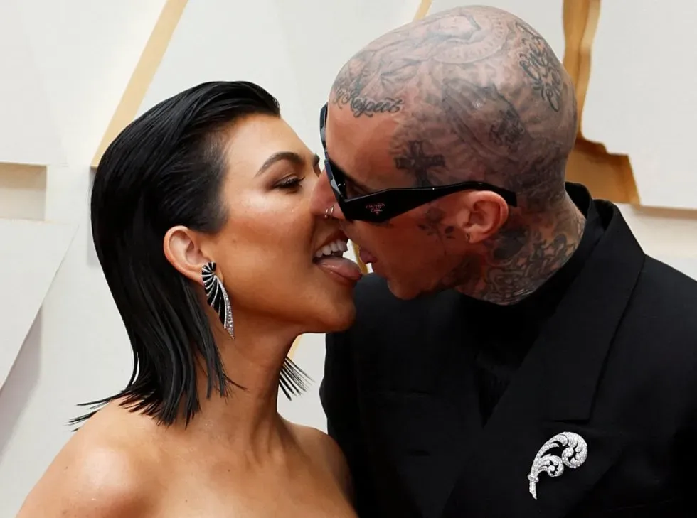 Las peculiares fotos de la segunda boda de Kourtney Kardashian y Travis Barker