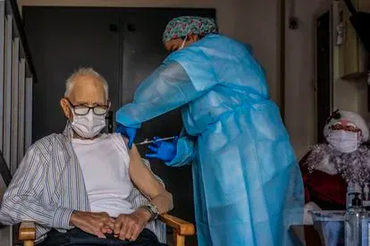 Las personas mayores desarrolla anticuerpos tras la segunda dosis de Pfizer