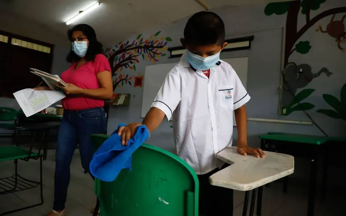 Las secretarías de Salud y Educación debe proveer a las escuelas con insumos anticovid