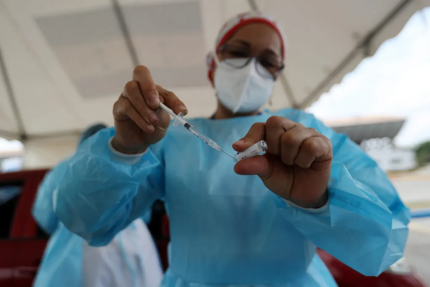 Las vacunas existentes son eficaces contra todas las variantes descubiertas del coronavirus, según la OMS