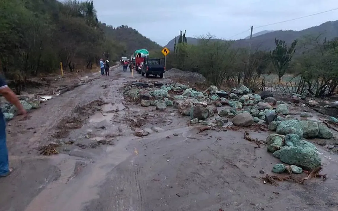 Lluvias en Oaxaca dejan afectaciones en carreteras, un desaparecido y un muerto