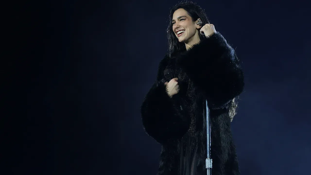 Los 10 mejores tributos de Dua Lipa en Radical Optimism según Vogue.