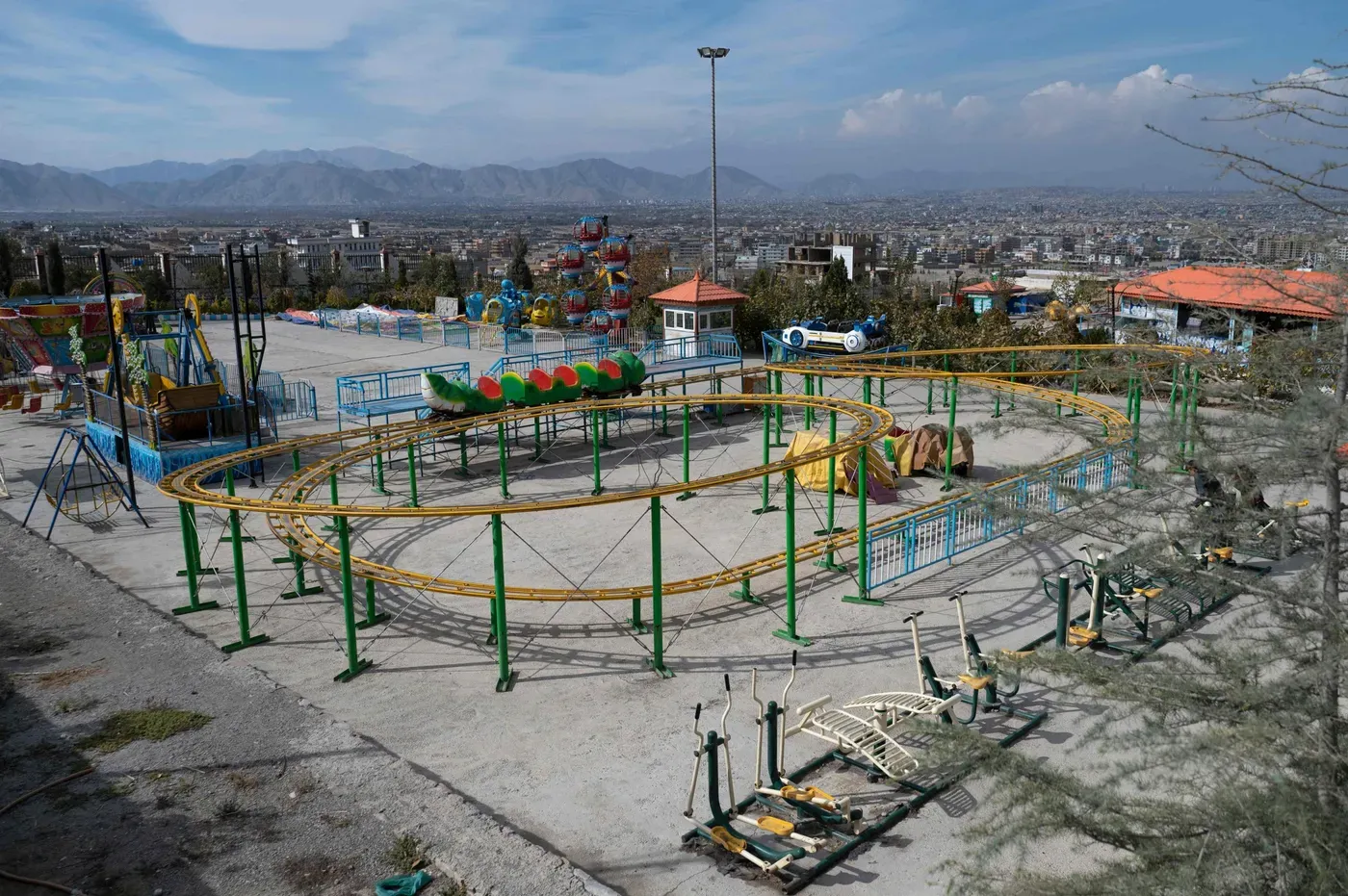 Los talibanes han prohibido a las mujeres afganas acceder a los parques y jardines de Kabul