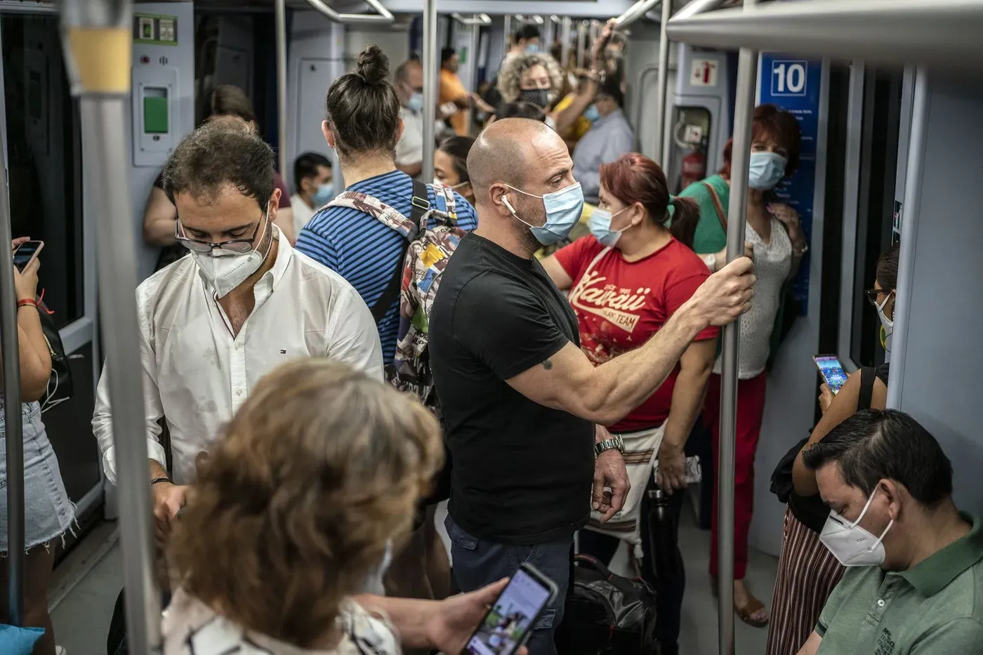 Madrid retira trenes de metro por el coste de la electricidad mientras renuncia a pagar un precio fijo por la energía