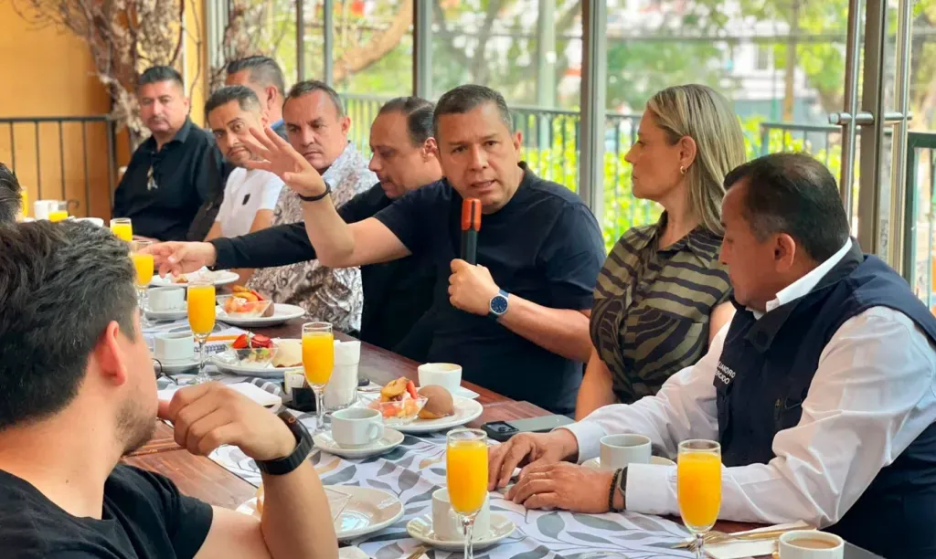 Máslia Debe Avanzar con Dirección: JC Barragán Dialoga con Empresarios por una Ciudad Mejor - Changoonga.com