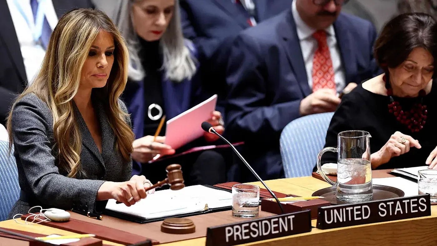 Melania Trump lidera reunión de la ONU sobre niños mientras EE.UU. ataca a Irán.