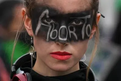 Menores de edad son juzgadas por el delito de aborto en Colombia