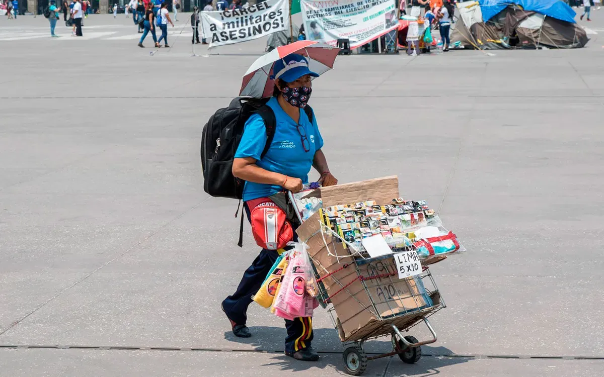 México agrega 622 mil empleos, informalidad al 54.8%