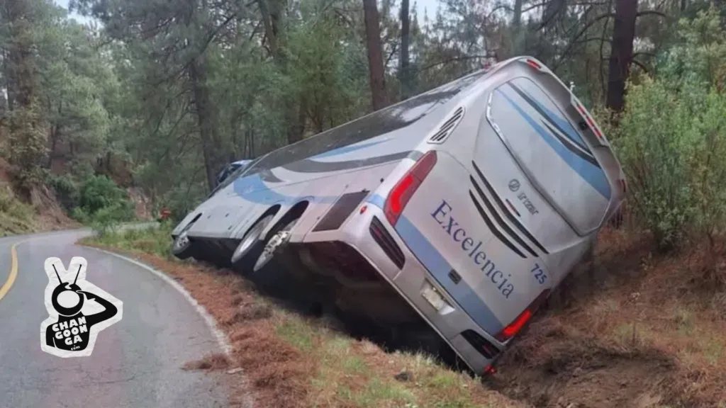 #Michoacán Volcadura de Autobús: 6 Lesionados en Zinapécuaro - Huajuambaro