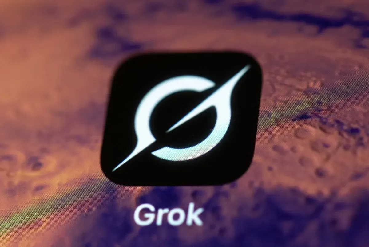 Musk anuncia código abierto de Grok 2.5