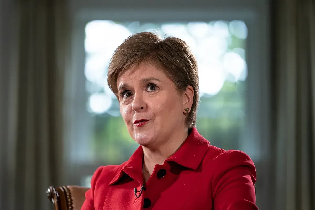 Nicola Sturgeon niega saber del fraude.