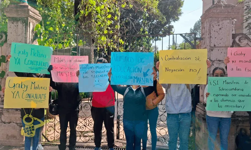 #Normalistas de Morelia Exigen Plazas Automáticas