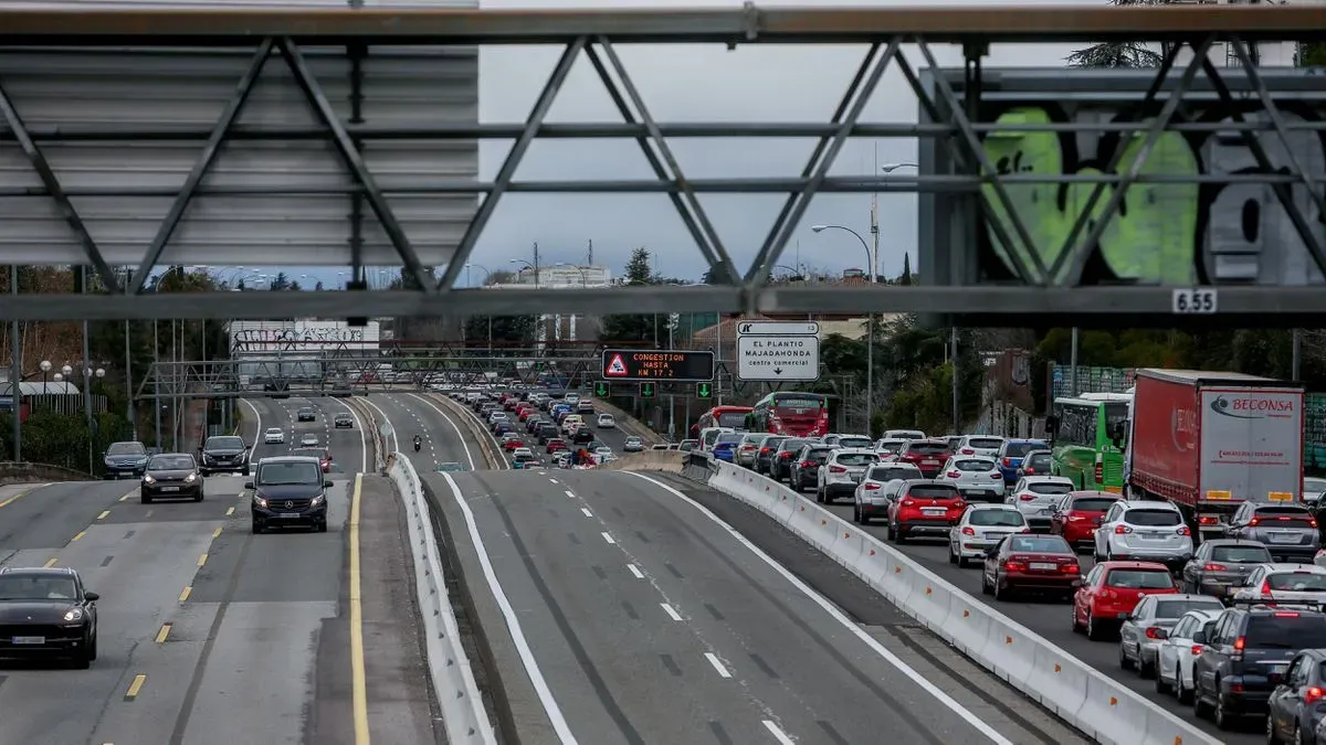 Nueva ley de trafico: Usar teléfono mientras conduces tendrá sanción de seis puntos
