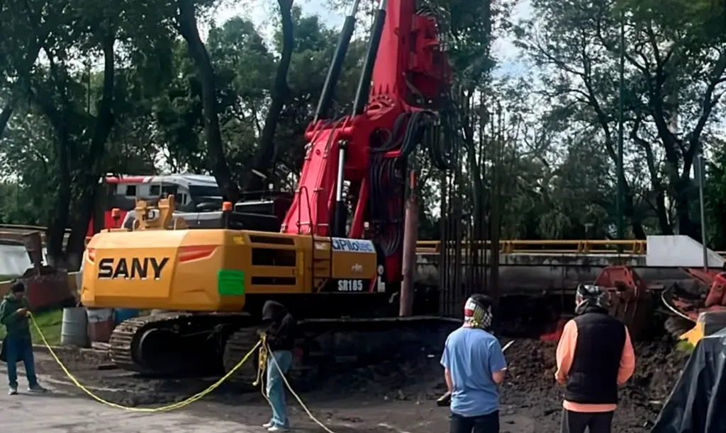 Peligro en Tres Puentes: Máquina Podría Caer