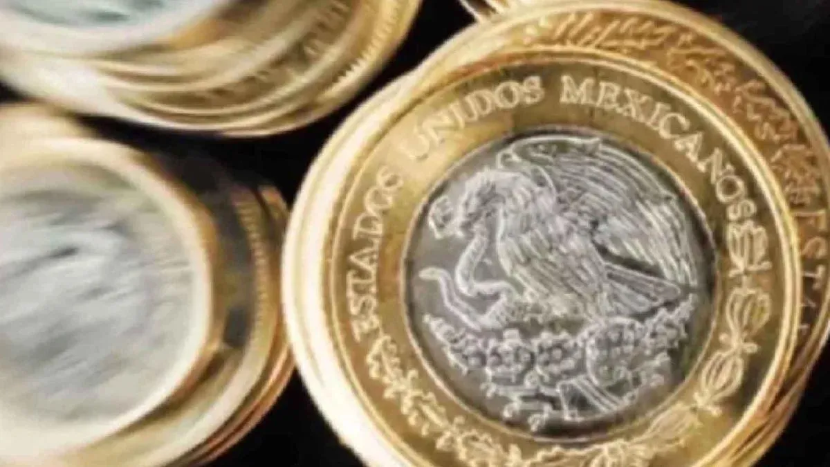 Peso mexicano gana ante el dólar.