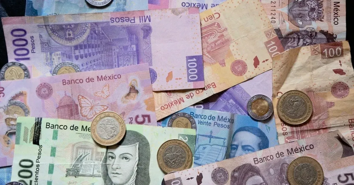 Peso se repliega tras anotar su mejor semana en más de un año