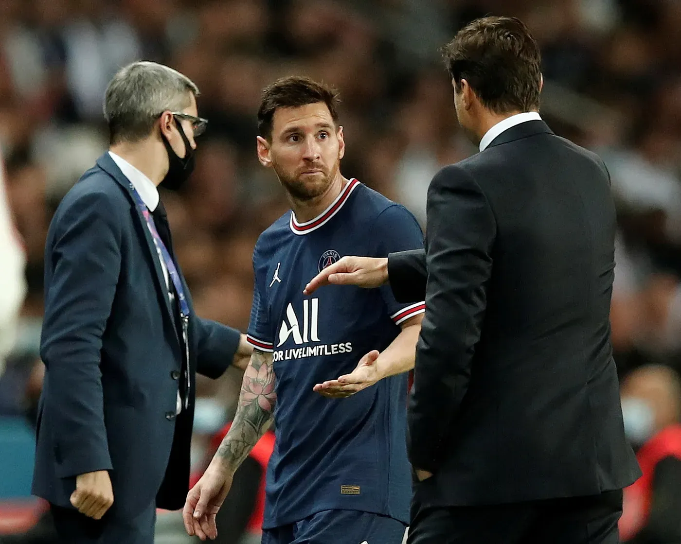 Lionel Messi sufre una contusión en la rodilla izquierda