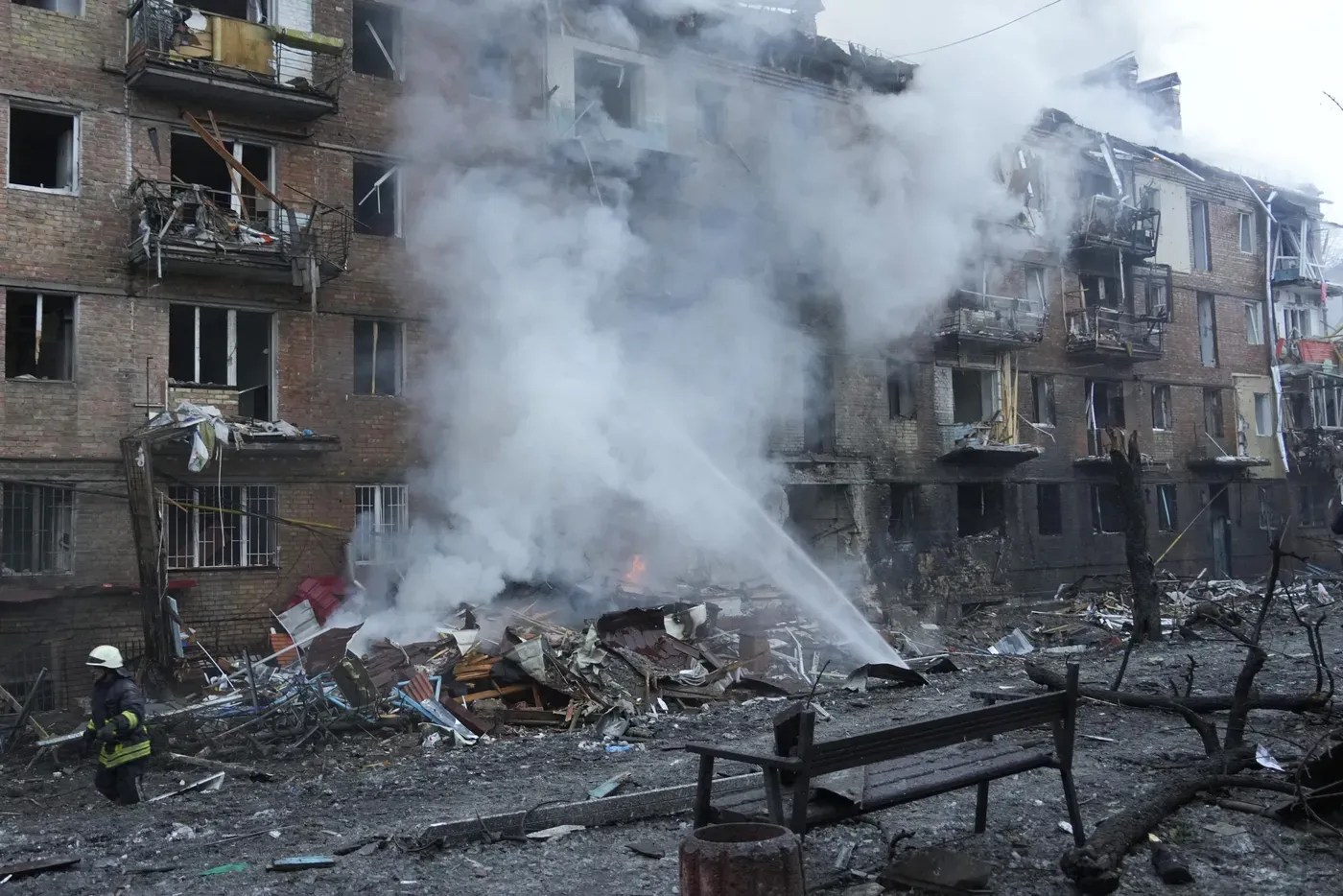 Rusia bombardea localidades e infraestructuras ucranias dejando una decena de muertos