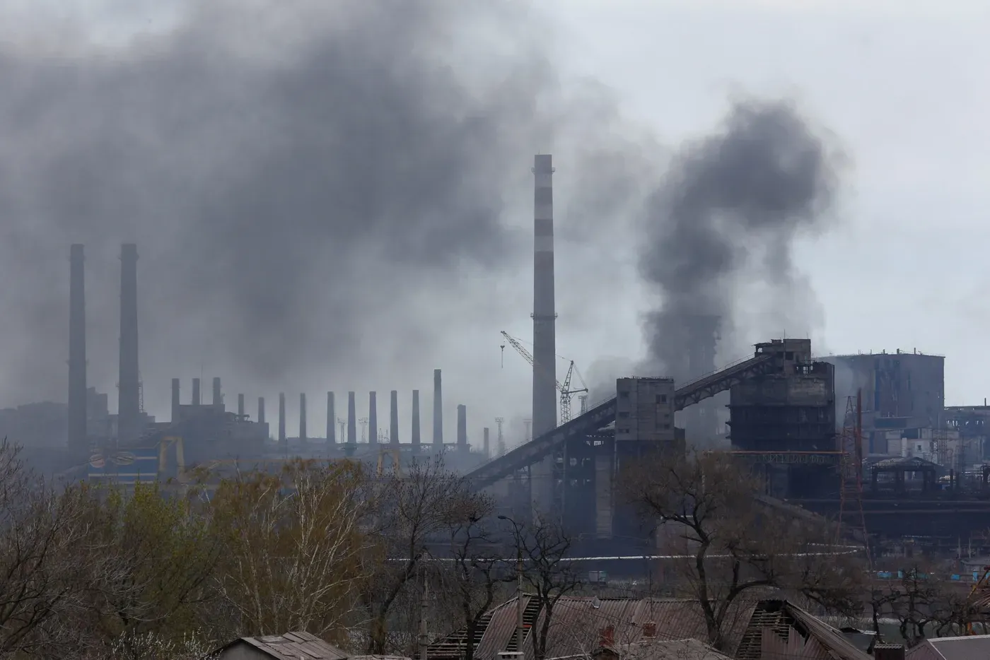 Rusia reanuda los bombardeos Mariupol, según Zelenski
