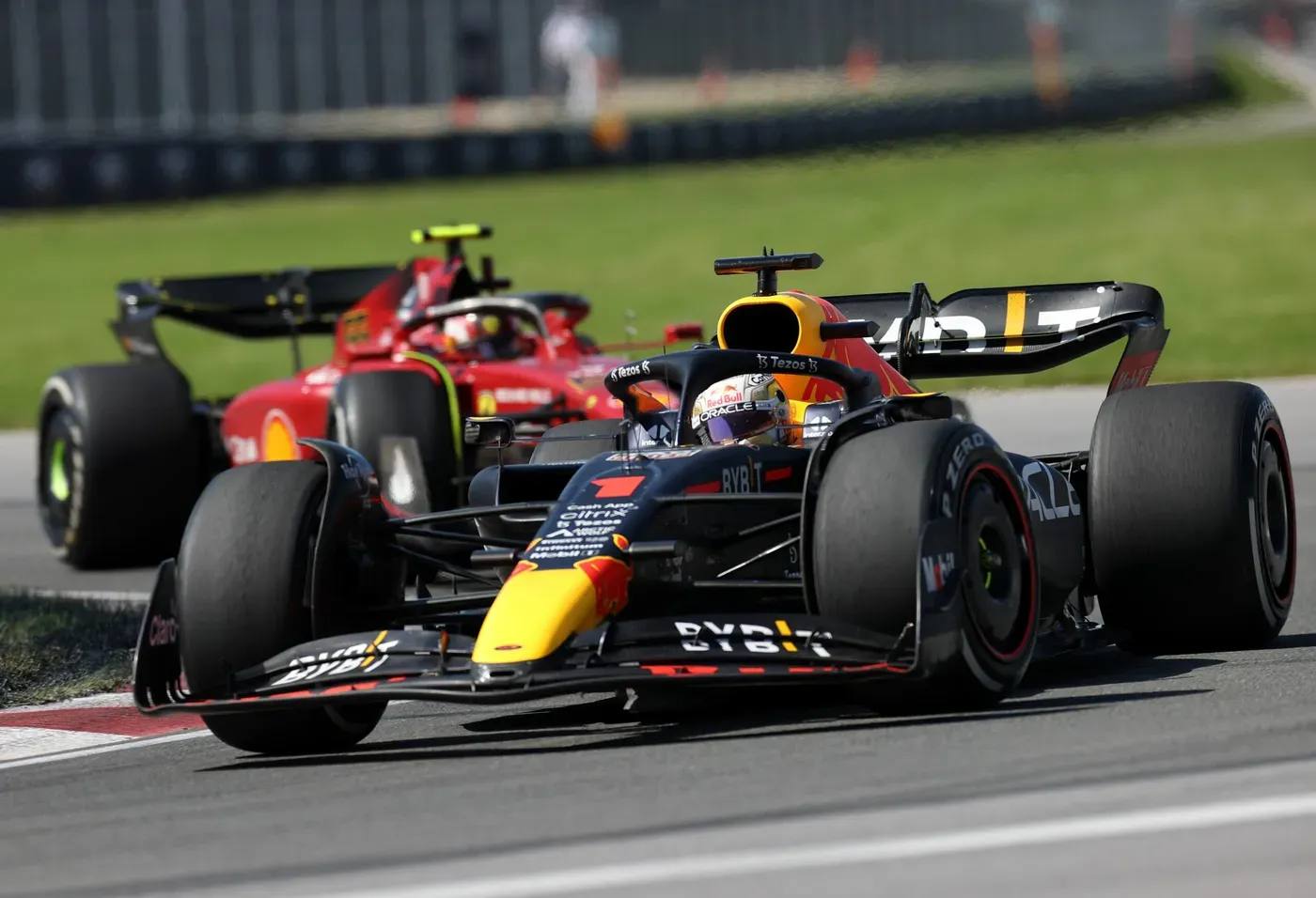 Sainz termina segundo en Canadá tras una carrera muy apretada que gana Verstappen