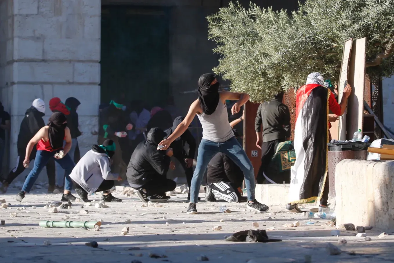 Se recrudece la violencia en la mezquita de Al Aqsa de Jerusalén, 150 palestinos heridos