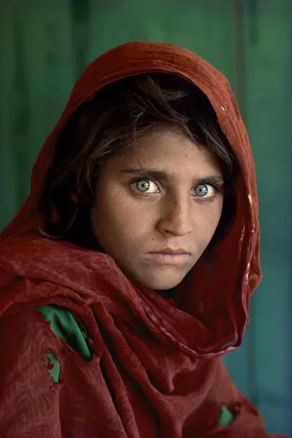 Sharbat Gula: Italia refugia a la emblemática "niña afgana" retratada 30 años atrás