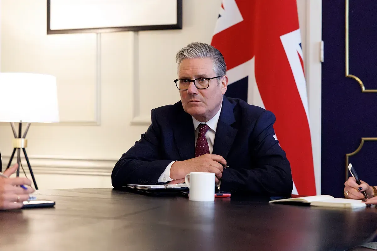 Starmer enfrenta demandas de salida pactada.