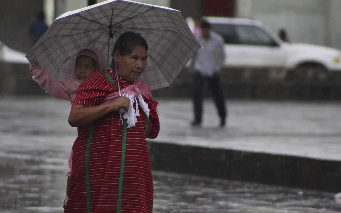 Suspenden clases por fuertes lluvias en Nuevo León, Guerrero y Oaxaca