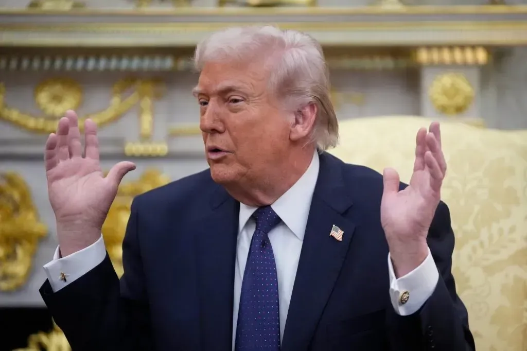 Trump afirma que atacó Irán primero.