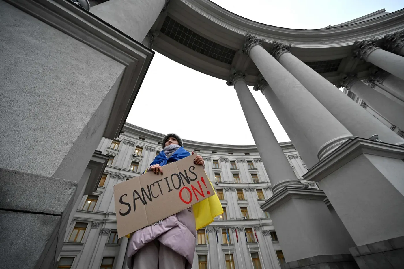 UE amenaza con sanciones a Rusia por la independencia del este de Ucrania