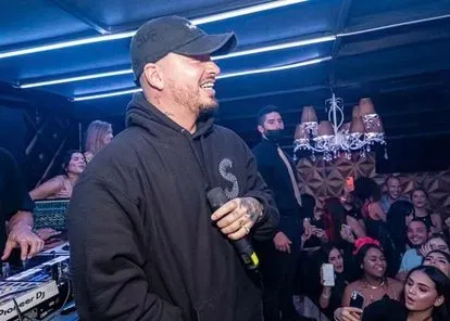 Un mal año para J Balvin, termina 2021 en medio de polémicas