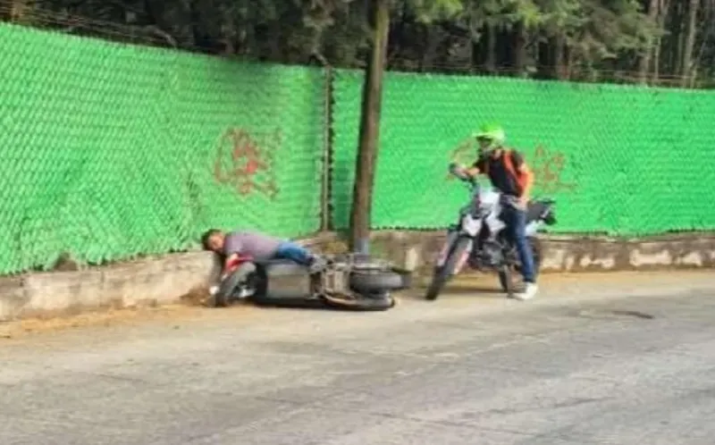 #Uruapan Atacan a Pareja Motociclista en Campestre
