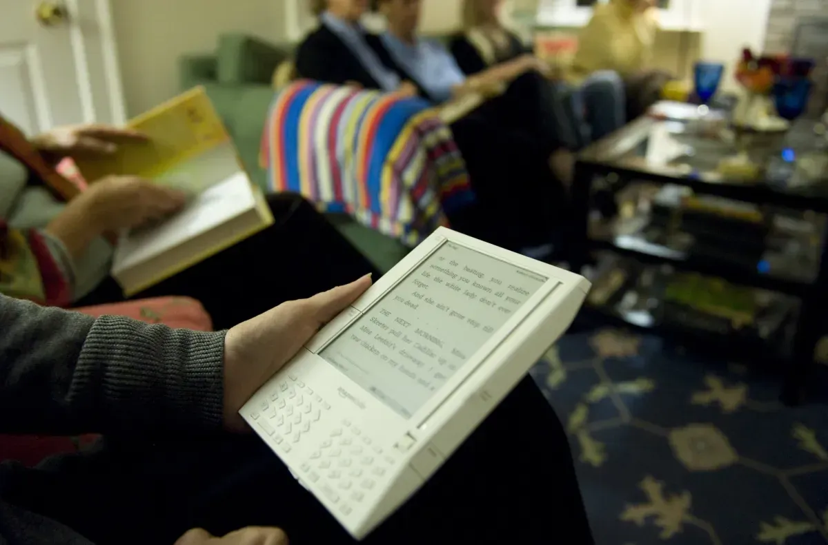 Usuarios convierten Kindle viejos en libres