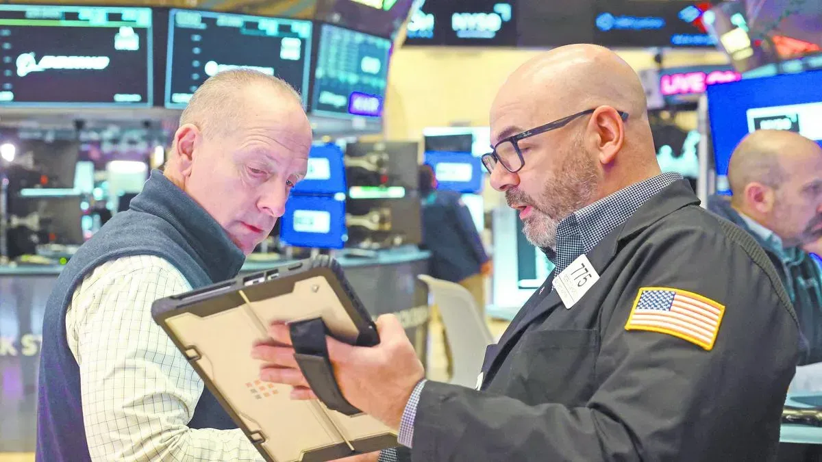 Wall Street cae por expectativas de tasas.