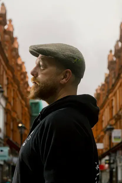 Simon Bramwell, activista y cofundador de Extinction Rebellion, fotografiado en Readin, Inglaterra.