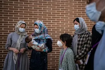 DVD 1068 (28-08-21)Familia afgana evacuada por Espana desde el aeropuerto de Kabul, Afganistan. Se encuentran en Madrid en uno de los luagares donde el Gobierno aloja a las personas evacuadas antes d
