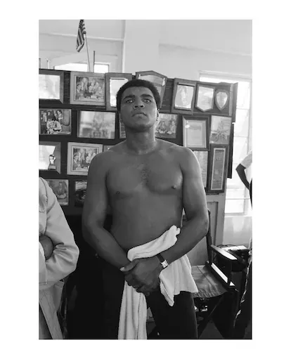 En la imagen, Muhamed Ali con el reloj Tank de Cartier.