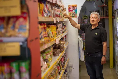 Eduardo Ávila en su tienda de Madrid