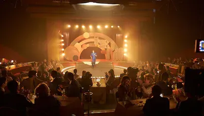 La serie 'Bosé' recrea la actuación en el Florida Park con la que el cantante debutó.