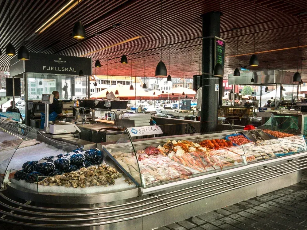 Mercado de pescado en Bergen (Noruega) - Viaje al Atardecer