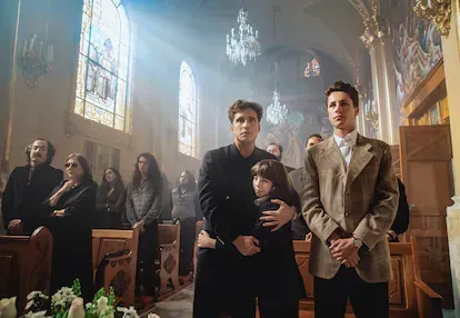 Diego Boneta interpreta al enigmático astro Luis Miguel, en un fotograma de la segunda temporada de la serie de Netflix.