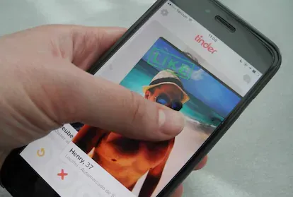 Una imagen de Tinder en el móvil.