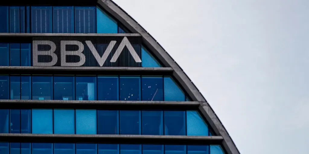 Reportaron fallas en cajeros y aplicación de BBVA México - Infobae