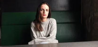 Anna Kirianova, en el restaurante de Kiev en el que ayuda como voluntaria a preparar comidas, este miércoles.