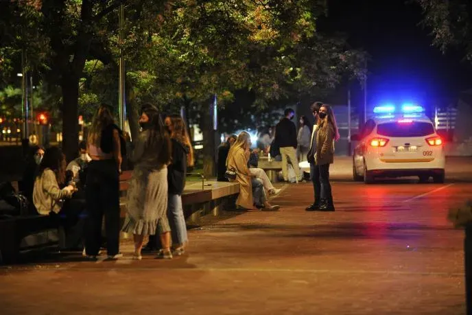 Las leyes sanitarias vigentes no permiten a las comunidades decretar un toque de queda