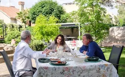 Miguel Ángel Rodríguez, Isabel Díaz Ayuso y Bertín Osborne, durante una entrevista en televisión.