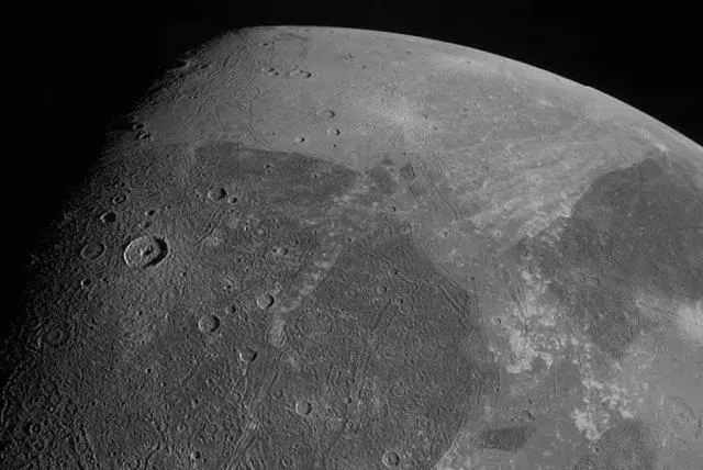 ¡Así luce la luna gigante de Júpiter! NASA revela primeras fotos tomadas por Juno