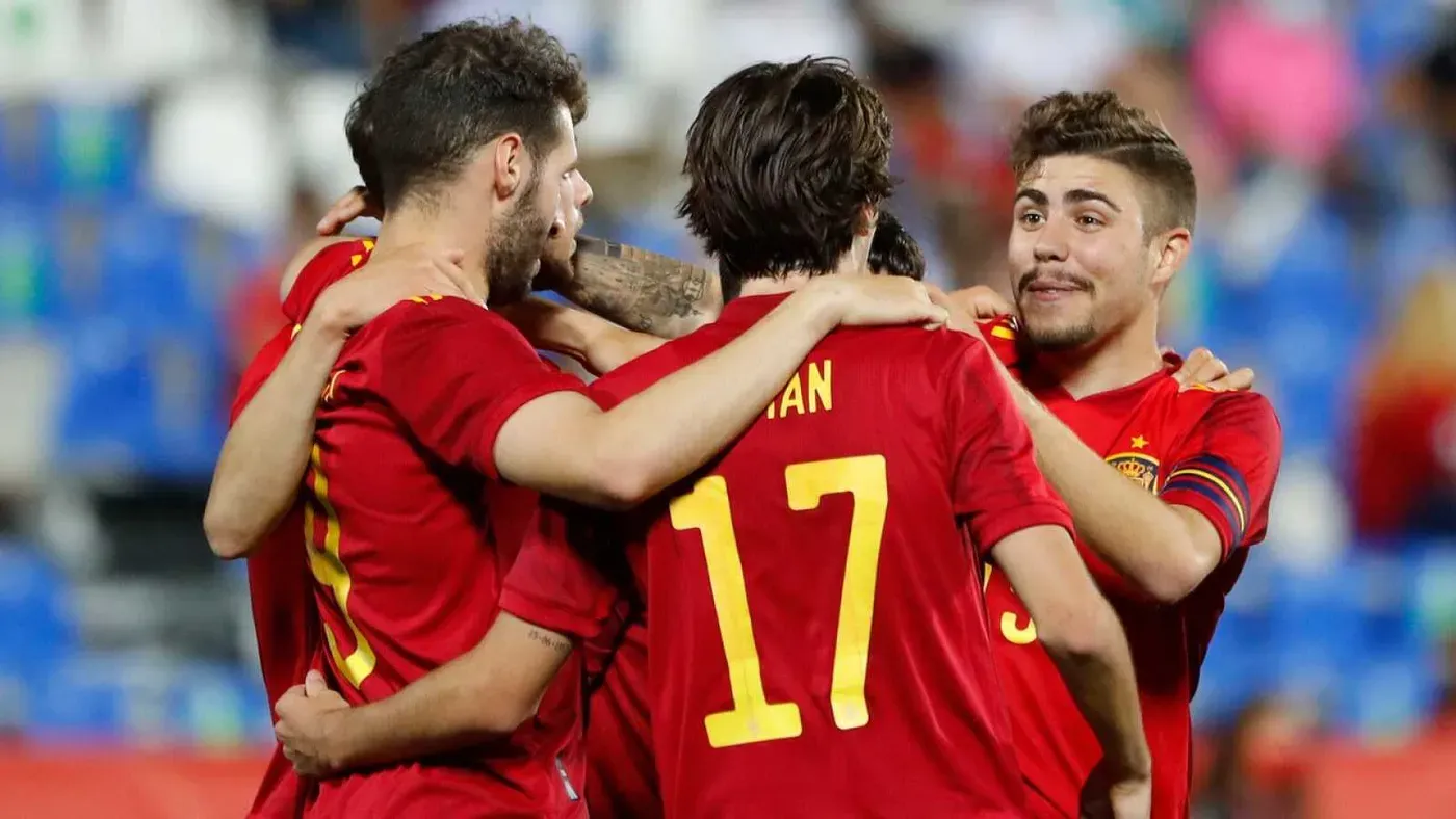 La España postiza golea a Lituania (4-0)