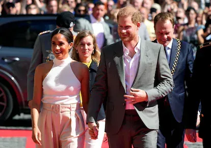 Los duques de Sussex, Enrique y Meghan Markle, a su llegada a Dusseldorf (Alemania) para la presentación de los Juegos Invictus de 2023, el 6 de septiembre.