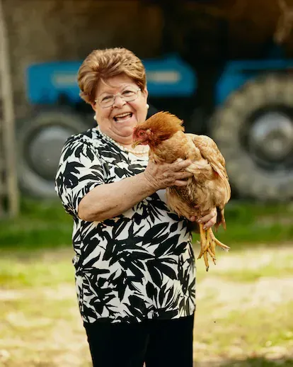 Leondina Micolucci nació en los Abruzos. Su familia se mudó cuando ella tenía 14 años a la región de Faenza huyendo de la pobreza. Durante años, estuvo preparando sus especialidades (hasta 50 kilos) p